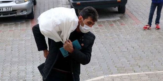Muhtar maaşını mahallesindeki ihtiyaç sahipleri için harcıyor