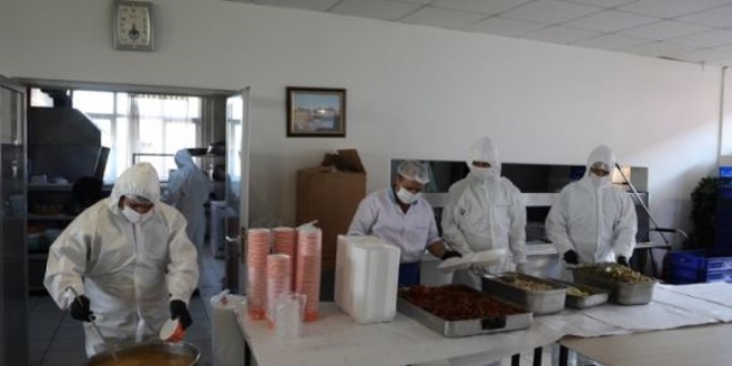 Bingöl'de sağlık çalışanlarına iftar yemeği servisi