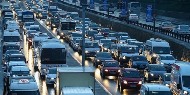 İstanbul'da uzun bir aranın ardından trafik yoğunluğu oluştu
