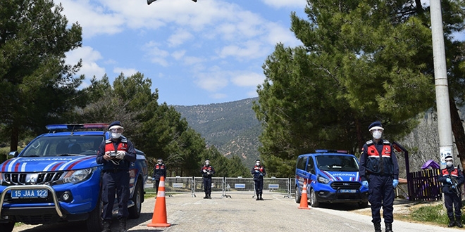 Burdur'da özel araçla seyahate sınırlama getirildi