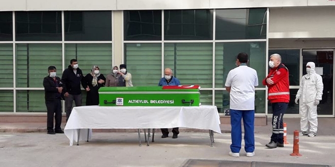 Tuğba hemşire kanseri yendi, koronavirüse yenildi