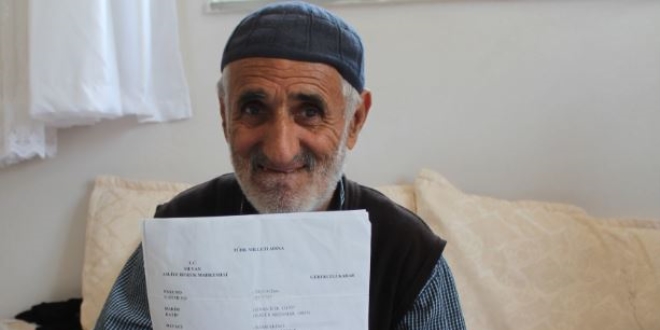 50 yıldır yaşadığını kanıtlamaya çalışıyor