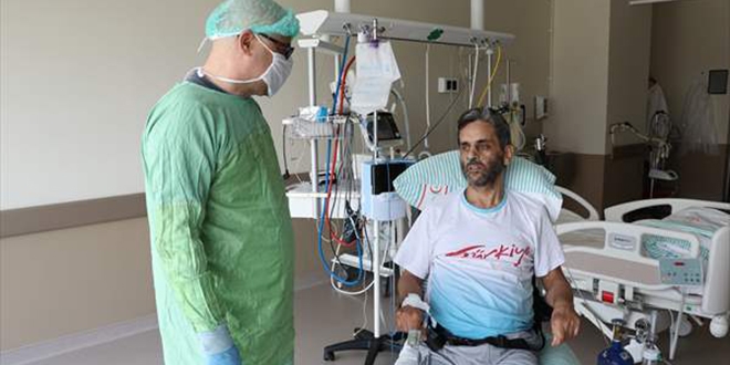 Koronavirüsü yenen doktor plazma bağışıyla hastasına umut oldu