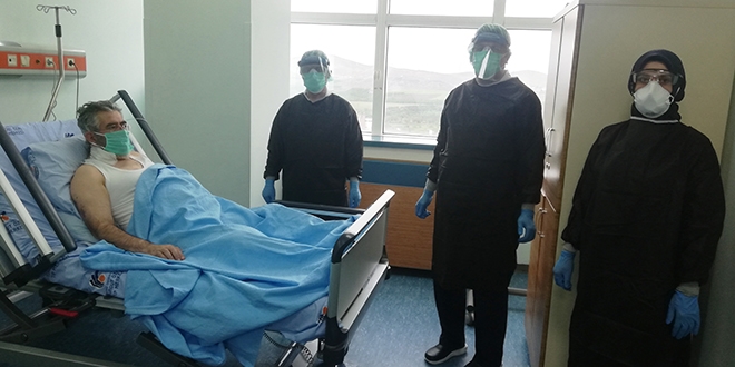 İmmun plazma ile koronayı yenen öğretmen: Evde kalsınlar hayatta kalsınlar