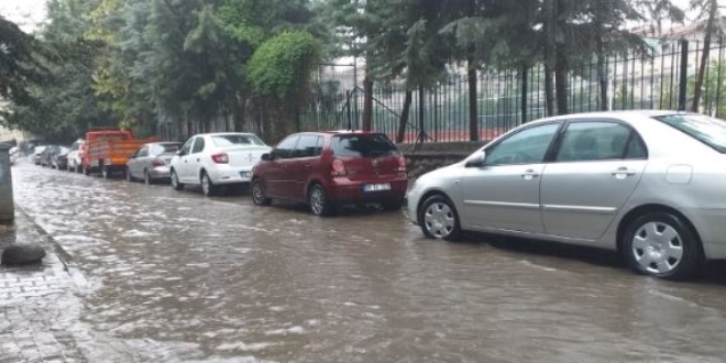 Başkent'te sağanak yağmur etkili oldu