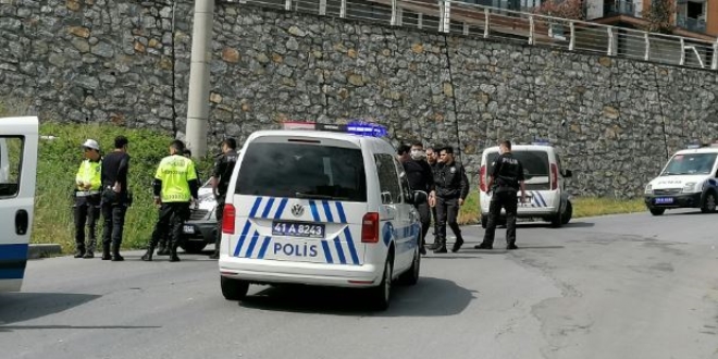 Motosikletle gezintiye çıktı, 'dur' diyen polisi yumrukladı