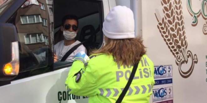 Sokaklar boş kalsa da onlar görevlerinin başında