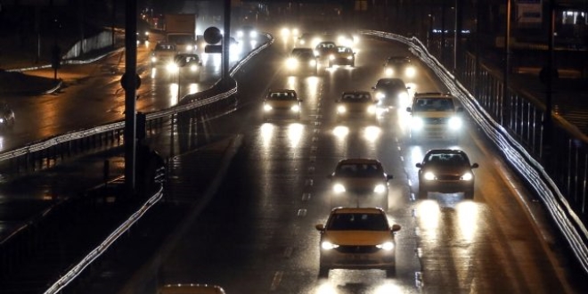 Sokağa çıkma yasağının sona erince İstanbul'da trafik arttı