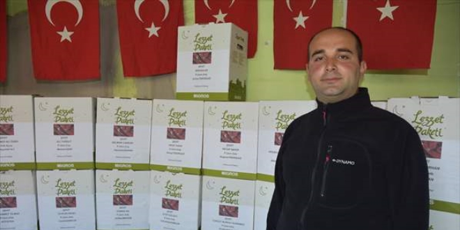 Uzman çavuş, şehitler adına ihtiyaç sahiplerine yardım dağıttı
