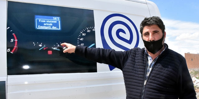 Arızalı araç değiştirilmeyince, böyle protesto etti