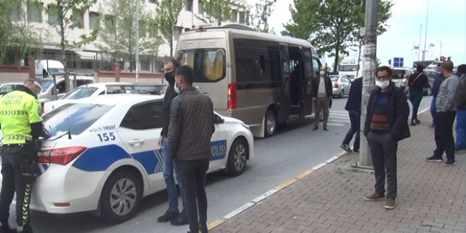 Esenyurt'ta 2'nci kez durdurulan minibüsten 32 yolcu çıktı