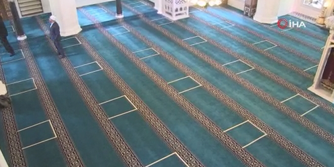 Almanya'da camiler yeniden ibadete açıldı