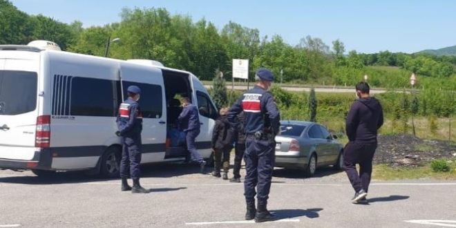 Sahte belgeyle 400 kilometre yol geldiler