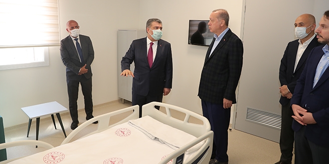 Erdoğan, İstanbul'da yapımı devam eden hastaneleri inceledi