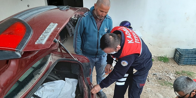 Kuşlar tampona yuva yaptı, 15 gündür arabasına binemiyor