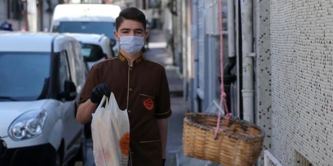 İstanbul'da su ve ekmek dağıtım hizmeti aksamadan sürüyor