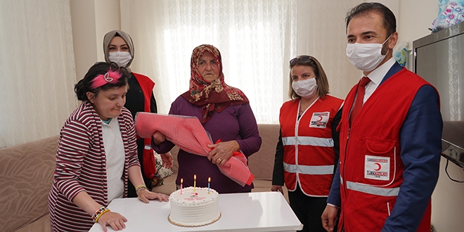 İki ay sonra dışarı çıktı, ilk iş olarak kızı ve eşine hediye aldı