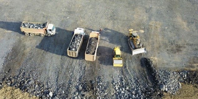 Herkes evlerinde otururken onlar çalışıyor