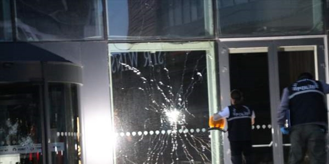 İzmir'de AVM'ye silahlı saldırı