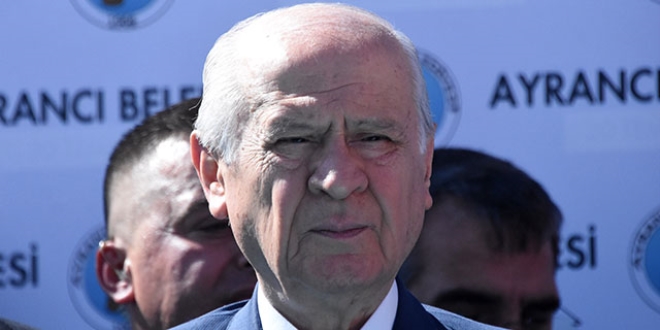 Bahçeli'den, Ferdi Tayfur'a geçmiş olsun telefonu