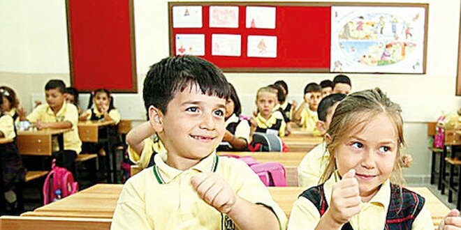 MEB, sosyal mesafe için sınıfları ikiye bölecek