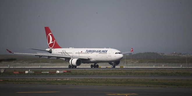 Farklı ülkelerdeki Türk vatandaşlarını taşıyan uçak Türkiye'ye geldi
