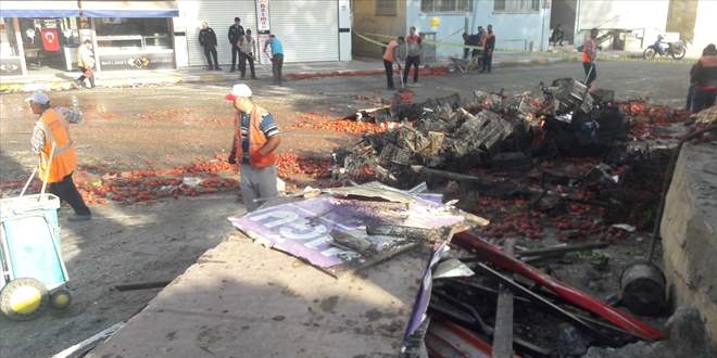 Şanlıurfa'de devrilen kamyonun sürücüsü öldü