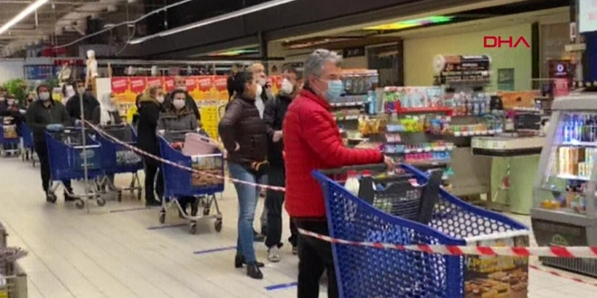 İstanbul'da 4 günlük sokağa çıkma kısıtlaması öncesi alışveriş yoğunluğu