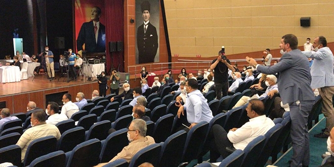 Mersin Büyükşehir Belediye meclisinde sert tartışmalar