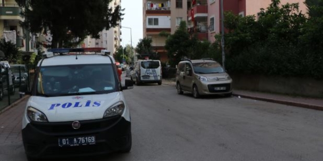 Hemşire karısını çocuklarının gözü önünde bıçakladı
