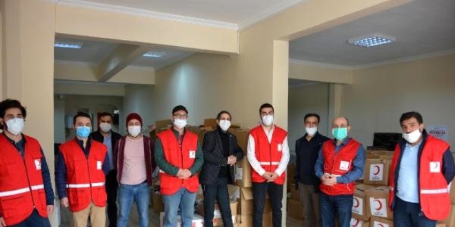 Akademisyen ve öğretmenler Kızılay için gönüllü oldu