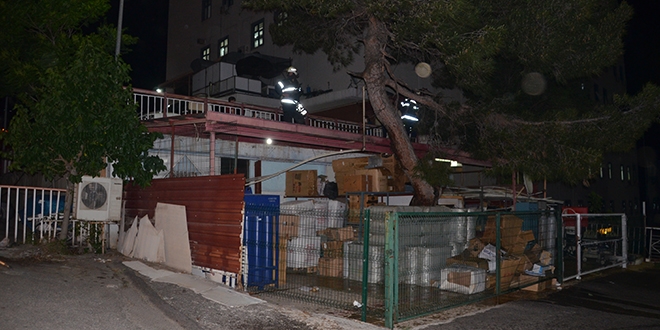 Kahramanmaraş'ta hastane deposunda yangın çıktı