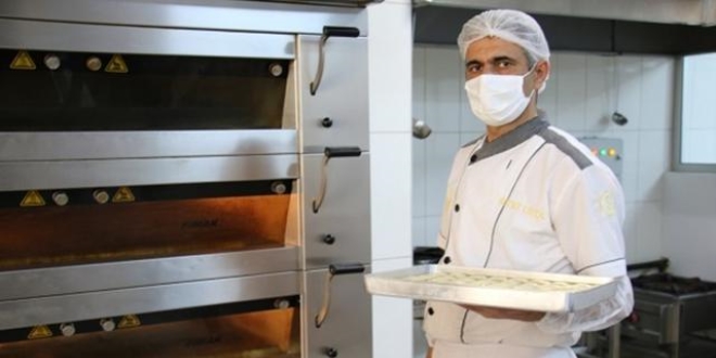Ankara'da bir usta soğuk baklava yaptı, siparişlere yetişemiyor!