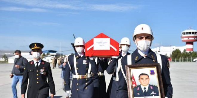 Kars'ta şehit olan Yüzbaşı Ferhat Çiftçi, memleketi Isparta'ya uğurlandı
