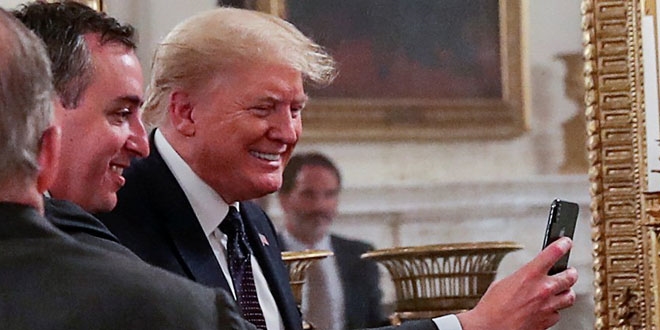 Trump, virüs korkusundan doktorların tehlikeli dediği ilacı kullanıyor