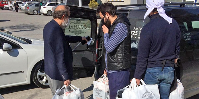 Yavuz öğretmen yetim çocuklara sahip çıkıyor