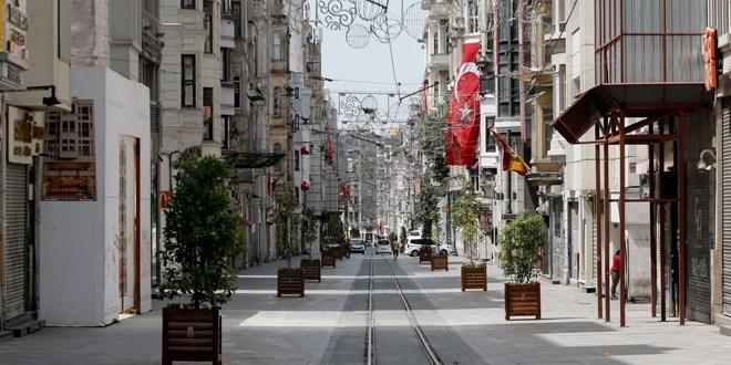 zmir'de, yasaa uymayan 11 kiiye adli ilem uyguland