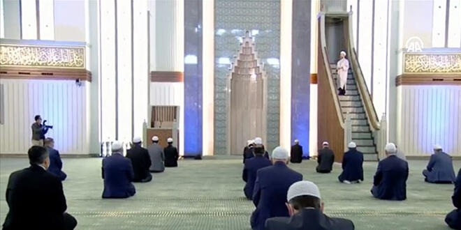 Namaz rehberi iin gzler Bilim Kurulu'nda