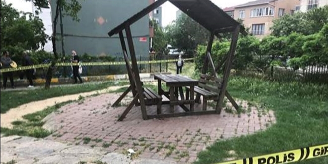 Tartıştığı oğlunu başından vurarak öldürdü
