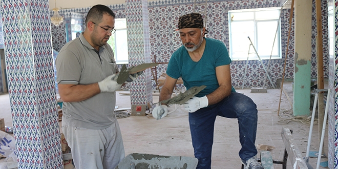 İmam, ibatede kapatılan camisini baştan aşağı yeniledi