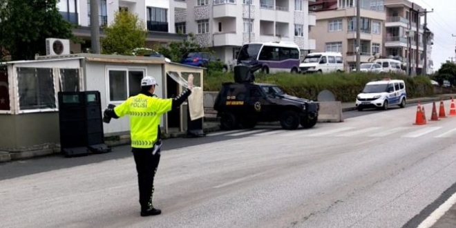 Ehliyetsiz sürücüyü, emniyet müdürünün dikkati yakalattı