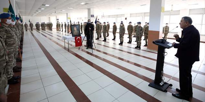 Bakan Akar: Hem virüsle hem de terörle mücadele ediyoruz