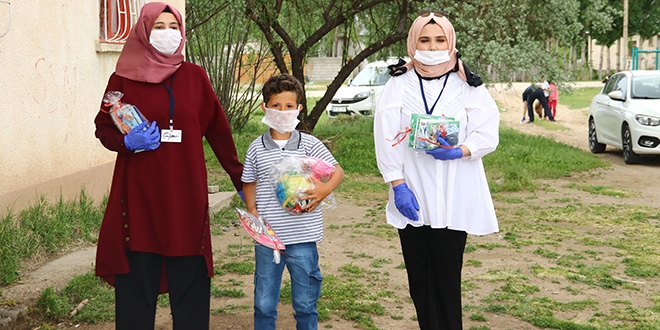 Fedakar öğretmenler bayramda da öğrencilerini unutmadı