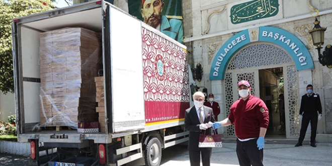 Acun Ilıcalı'dan Darülaceze sakinlerine bir kamyon çikolata