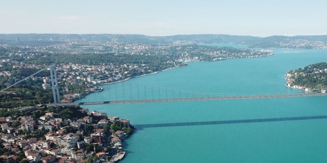 İstanbul Boğazı turkuaza büründü