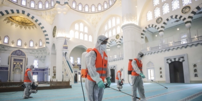 Uzmanlar, camilerin yeniden açılmasına ne dedi?