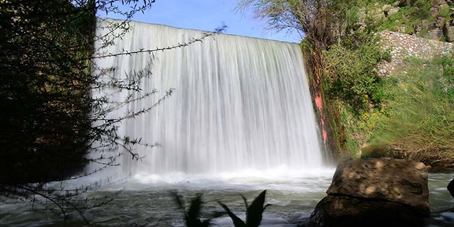 Bitlis'te kar sularıyla coşan şelaleler manzaralarıyla büyülüyor