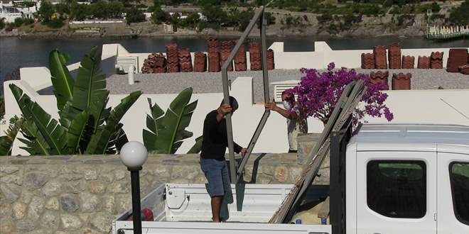 Özdil'in eşinin üzerine kayıtlı Bodrum'daki villada yıkım başladı