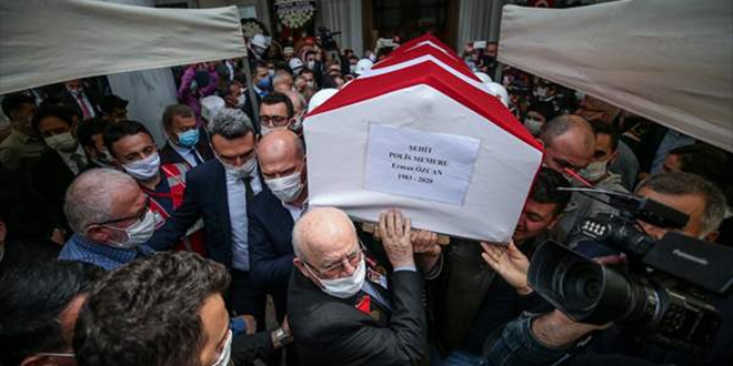 Kavgaya müdahale ederken şehit olan polis memuru son yolculuğuna uğurlandı