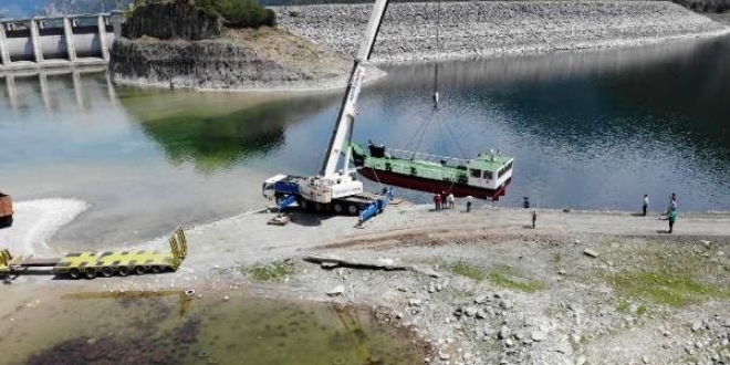 33 yıllık ulaşım sorunu feribotla çözüldü